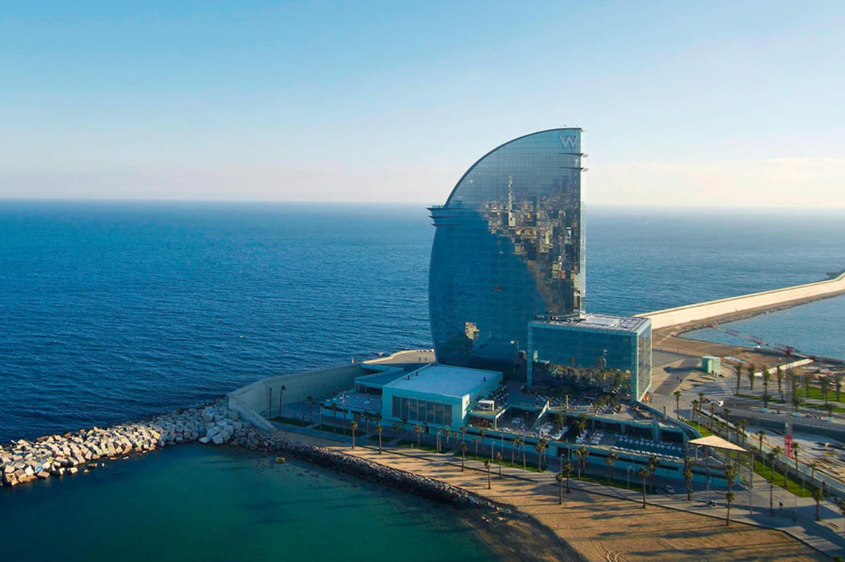 Los hoteles de Barcelona disparan precios con menos de la mitad de ocupación