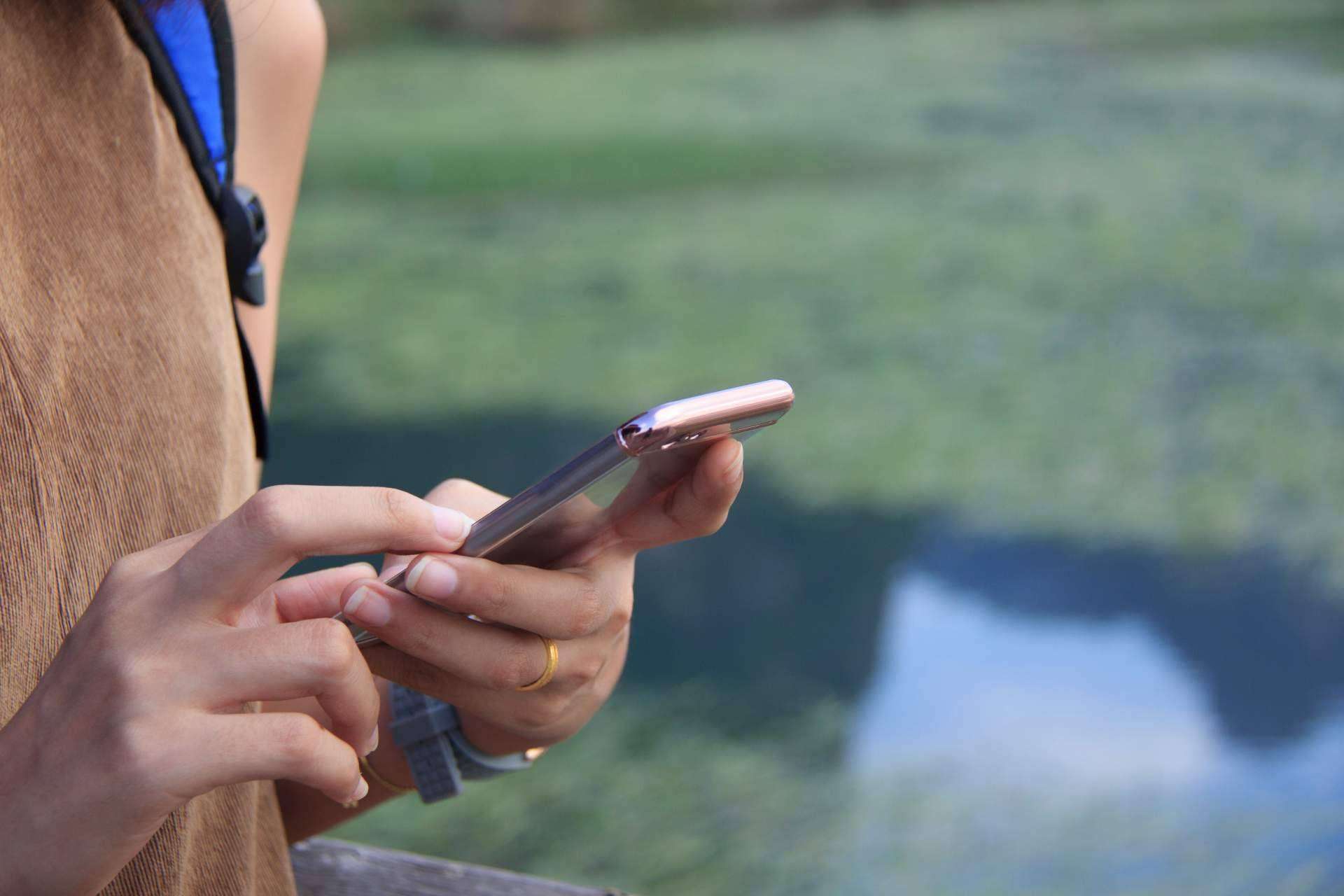 Cómo defenderse de una denuncia mediante WhatsApp en papel