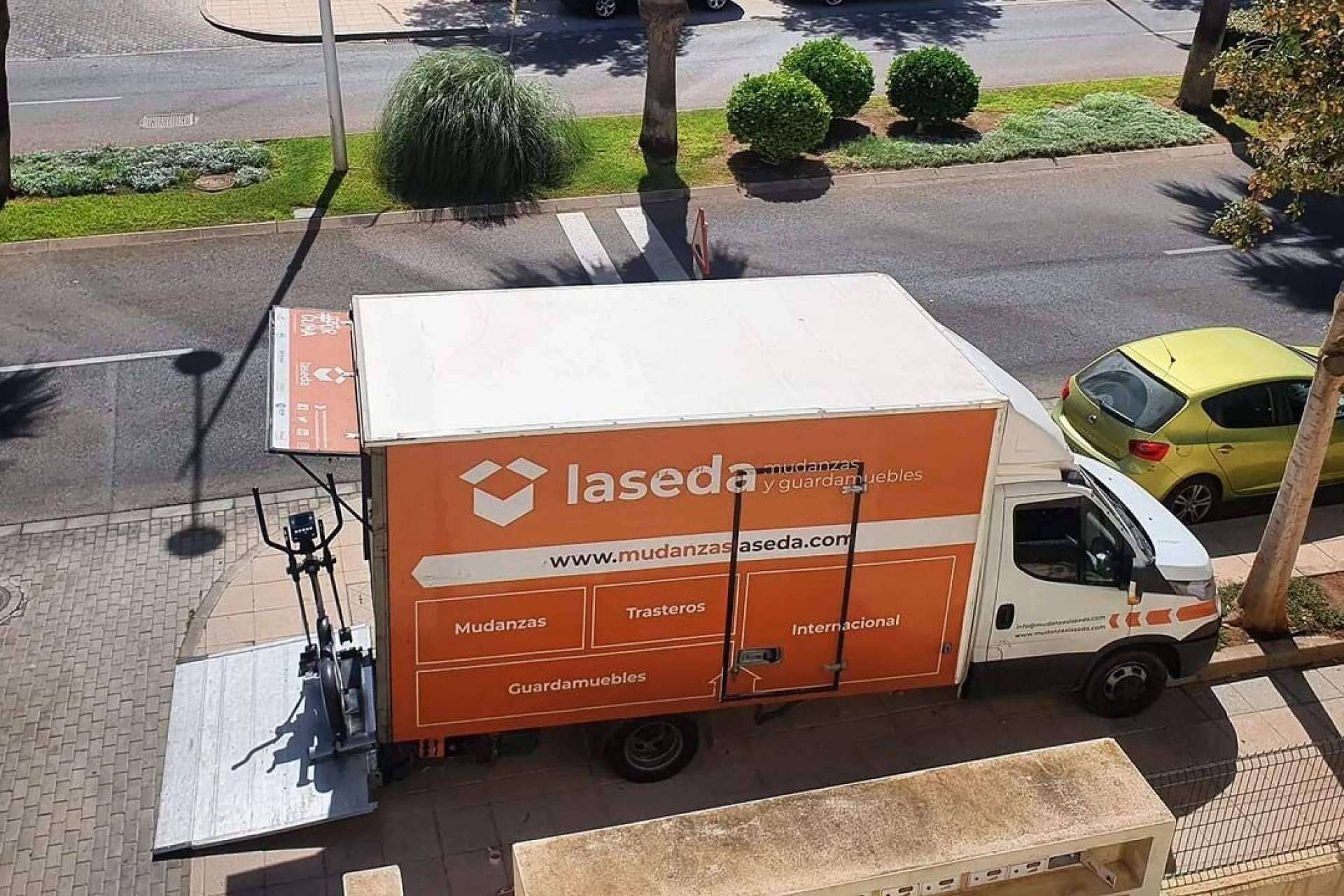 La Seda, la compañía de mudanzas de los influencers en Madrid