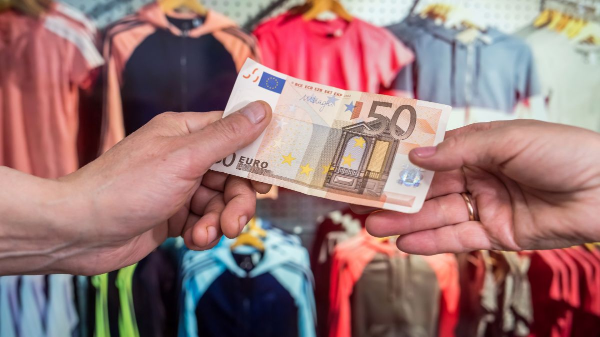 La histórica caída del consumo golpeará a los autónomos