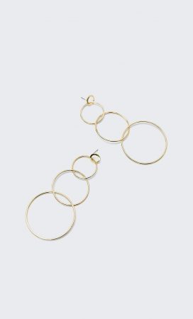 El collar de Stradivarius que parece de oro solo cuesta 7,99 euros 4 Merca2.es pendientes largos stradiviarus 4 Merca2.es