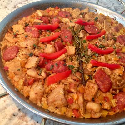 Paella de chorizo: el exquisito plato que viola todas las reglas