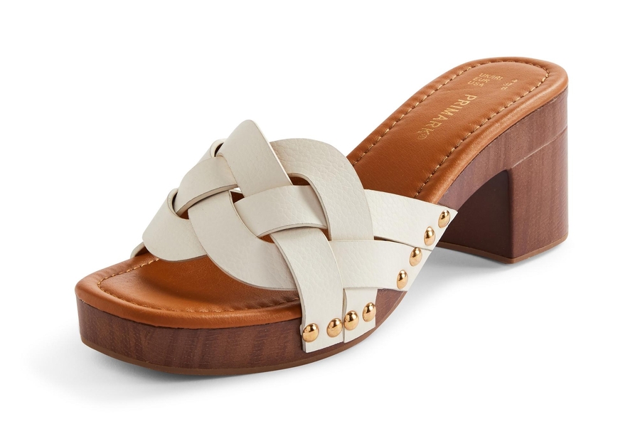 sandalias cruzadas