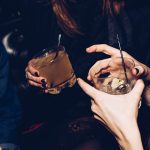 Ron, Ginebra o Whisky: la bebida alcohólica que deja menos resaca