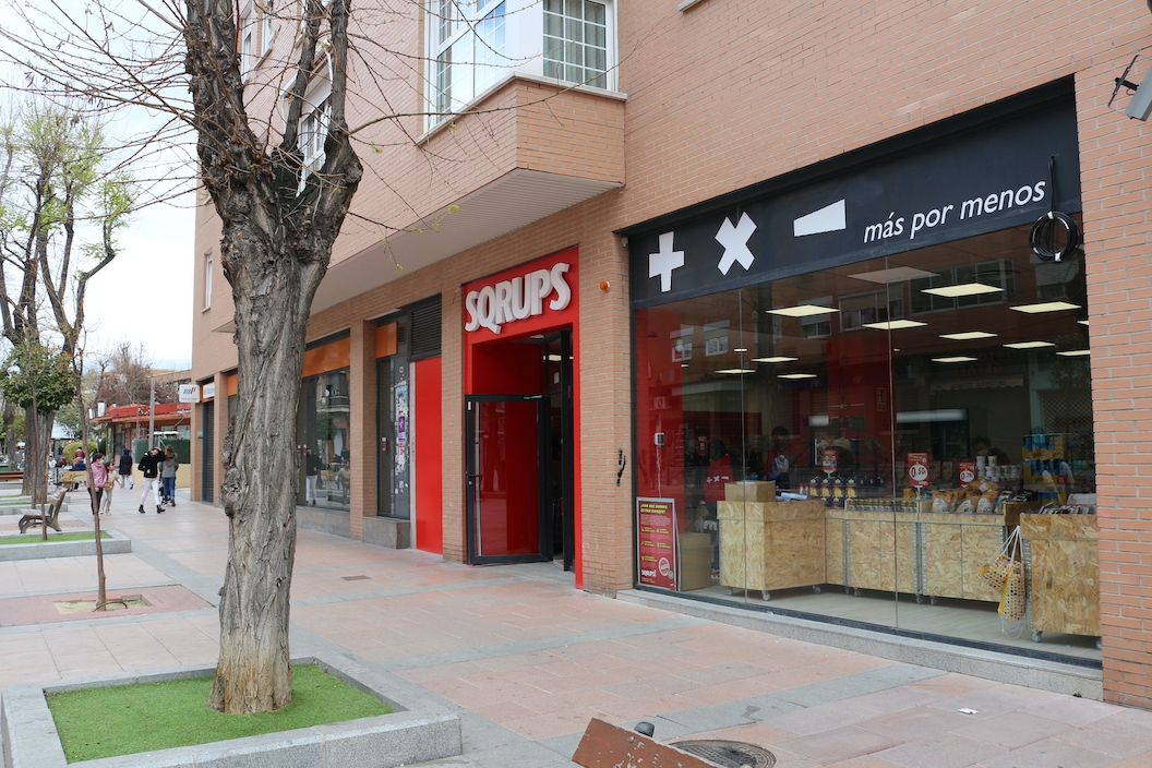 La expansión madrileña de Sqrups presiona el negocio de Primaprix y Aldi