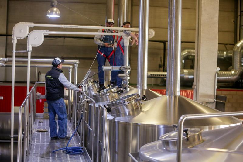 La producción industrial modera su subida en marzo y encadena cinco meses de alzas