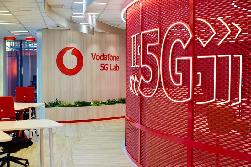 Vodafone incorpora a su consejo a la presidenta de la televisión pública francesa y al ex CEO de ARM