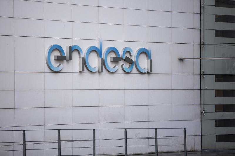 Endesa formaliza líneas de crédito a largo plazo con Enel por 2.350 M€