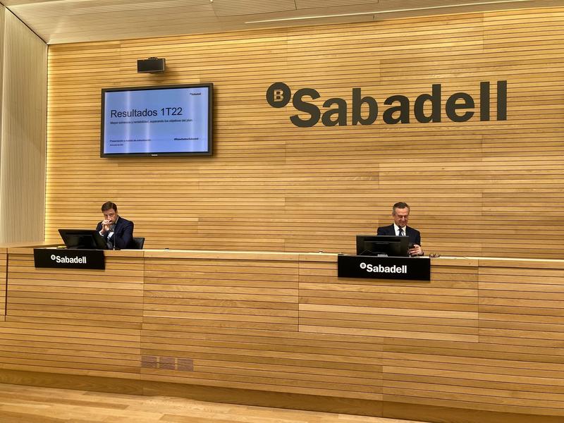 Banco Sabadell permitirá a sus empleados teletrabajar hasta un 30% de la jornada desde junio