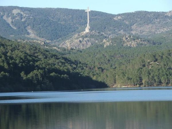 Bordeando el embalse de La Jarosa