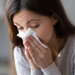 Evita el picor de ojos y los estornudos de la alergia con estos trucos