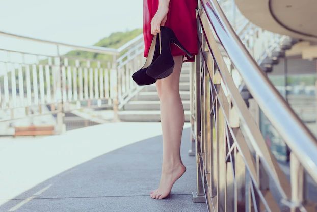 Trucos para llevar tacones en verano sin que se hinchen los pies