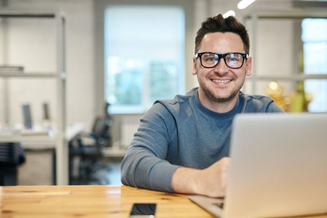 Los autónomos se lanzan a por la formación online 7 Merca2.es Cursos online gratis trabajadores en ERTE scaled 1 Merca2.es