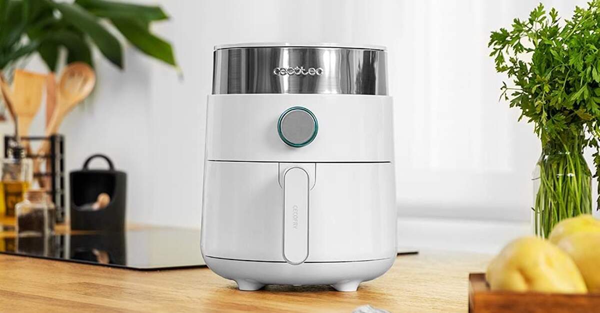 La freidora sin aceite de Cecotec cuesta 63 euros en Amazon, ocupa poco espacio, y es muy cuqui