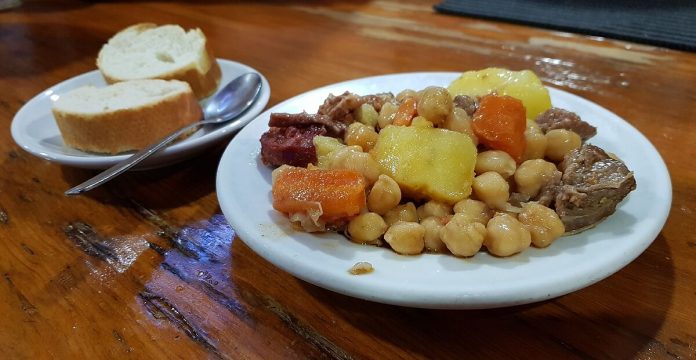 El plato único vuelve a las mesas ante los disparados precios