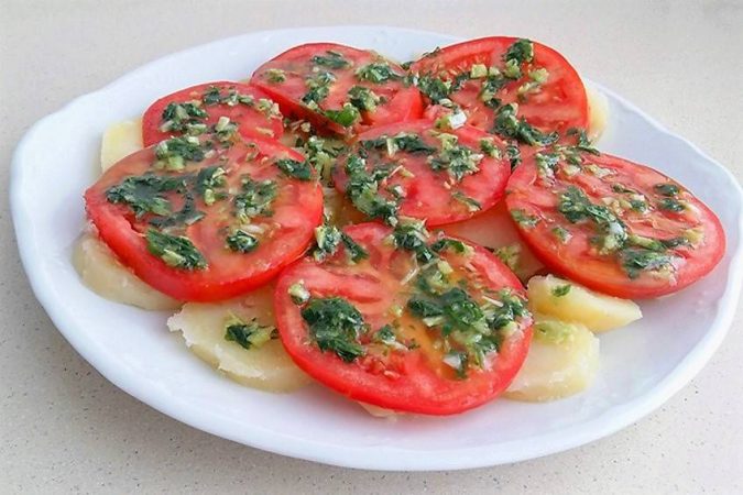 ensalada de patatas y tomates Merca2.es