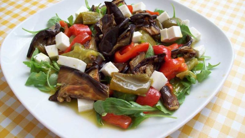 ensalada marroqui de berenjenas y queso feta 1 Merca2.es