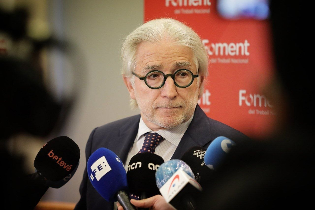 Foment critica ahora las bajas automáticas por Covid pese al colapso sanitario