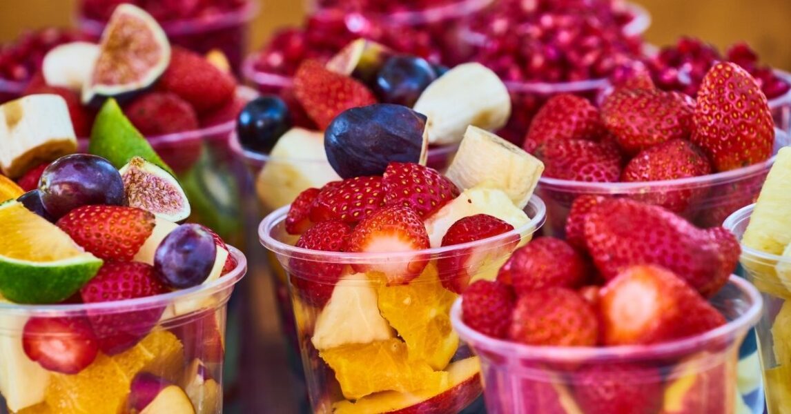 El motivo por el que no debes comprar fruta que esté cortada