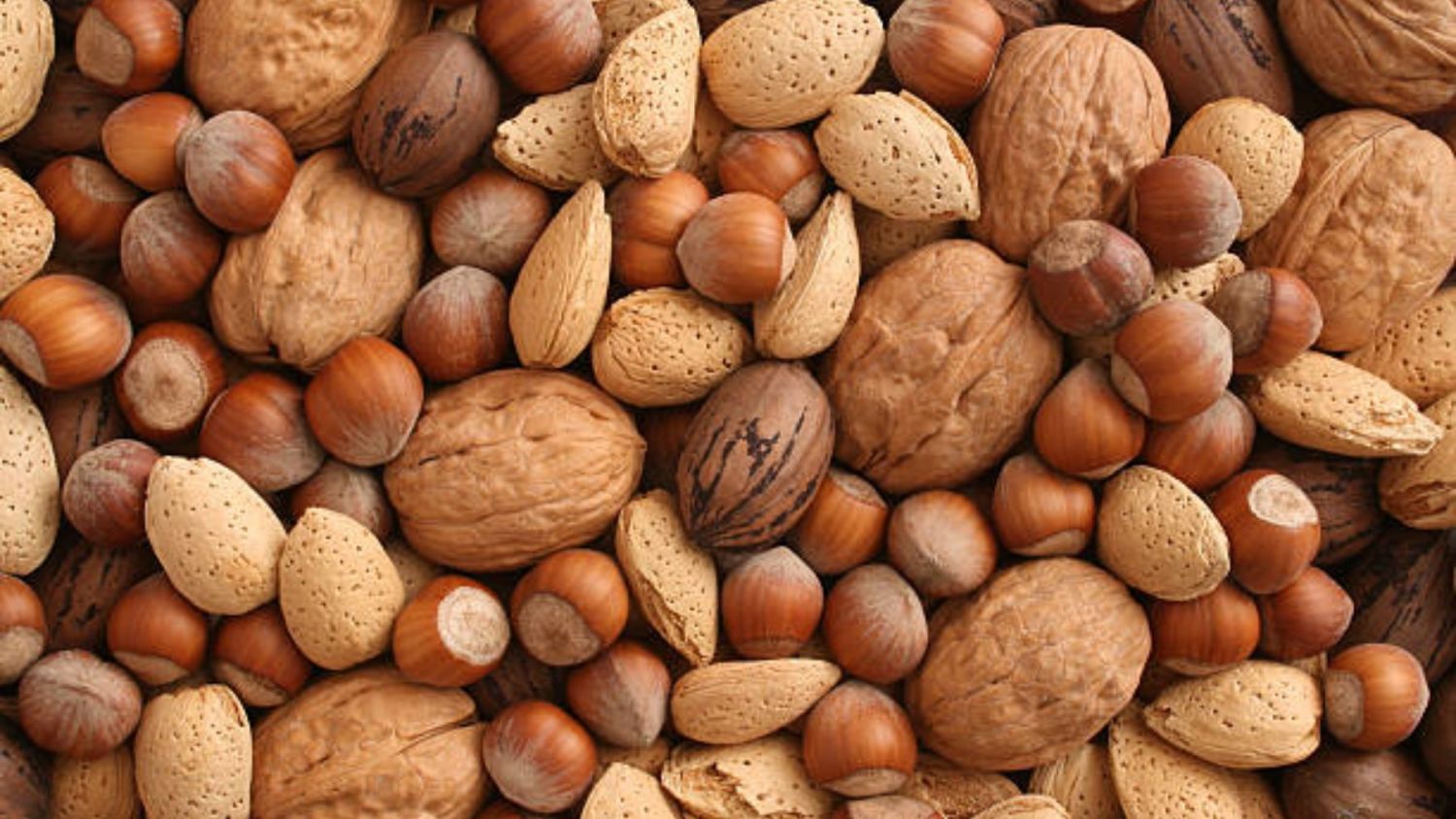 El beneficio desconocido de comer frutos secos sin pelar
