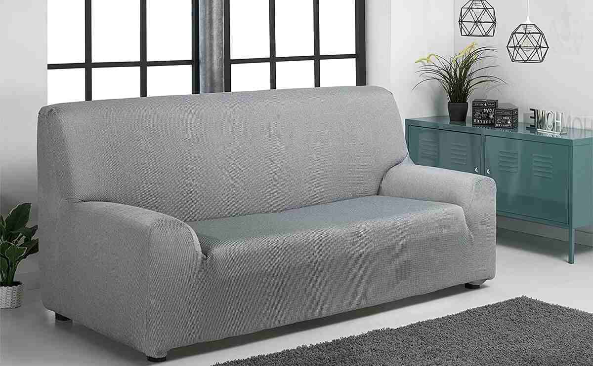 Diez fundas geniales de Amazon que harán que tu viejo sofá parezca nuevo