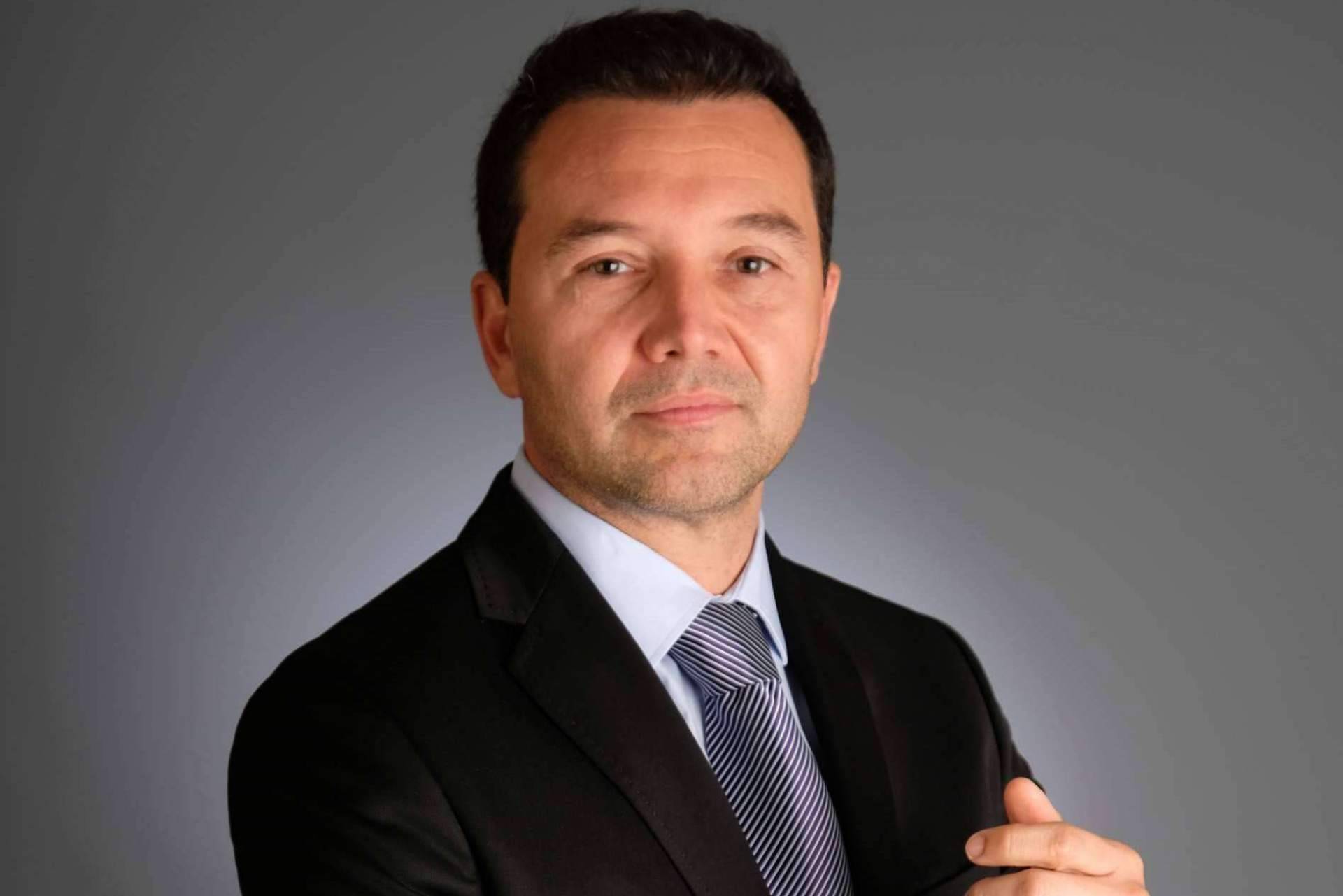 Uno de los profesionales referentes en estética dental es el Dr. Llistosella