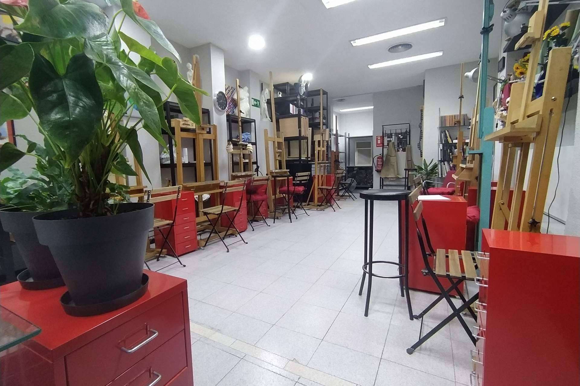 Estudio Ilógico, excelente docencia académica de la mano de artistas en activo con numerosas exposiciones, ferias y eventos
