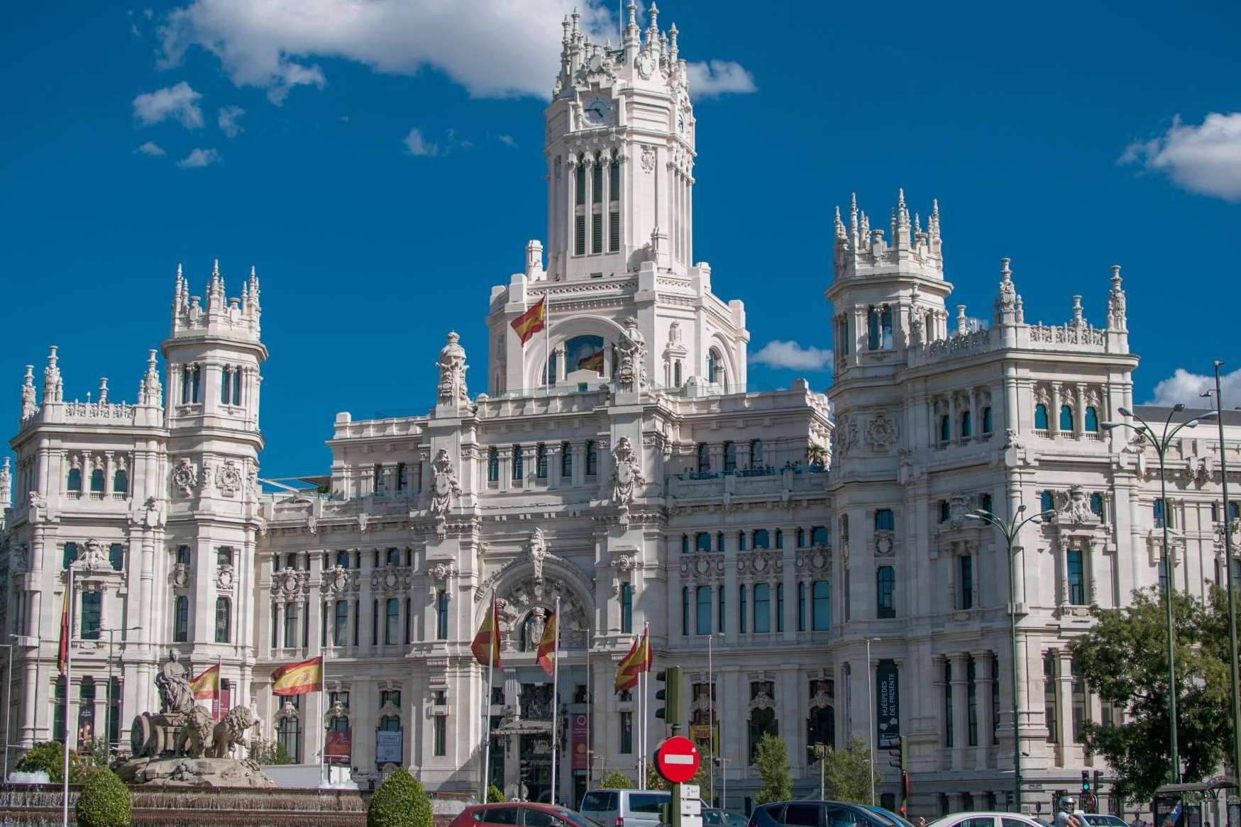 BancoDatos dispone de un completo y actualizado listado y base de datos de Ayuntamientos y Administradores de Fincas en España