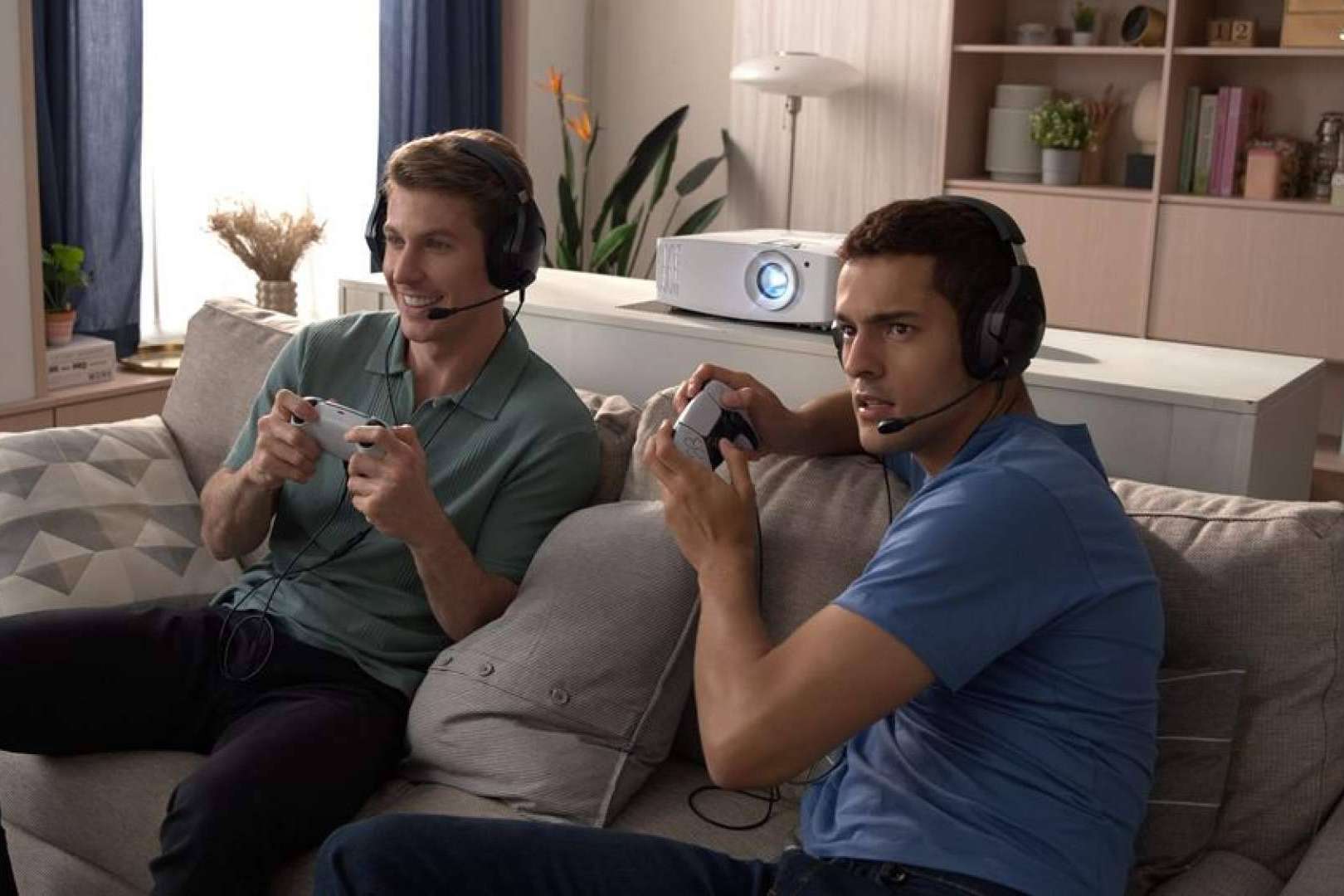 Ver cine, series, deportes o jugar a videojuegos en casa con las últimas tecnologías de proyectores