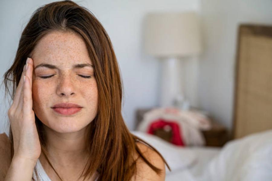 El hábito que te está causando migraña todos los días