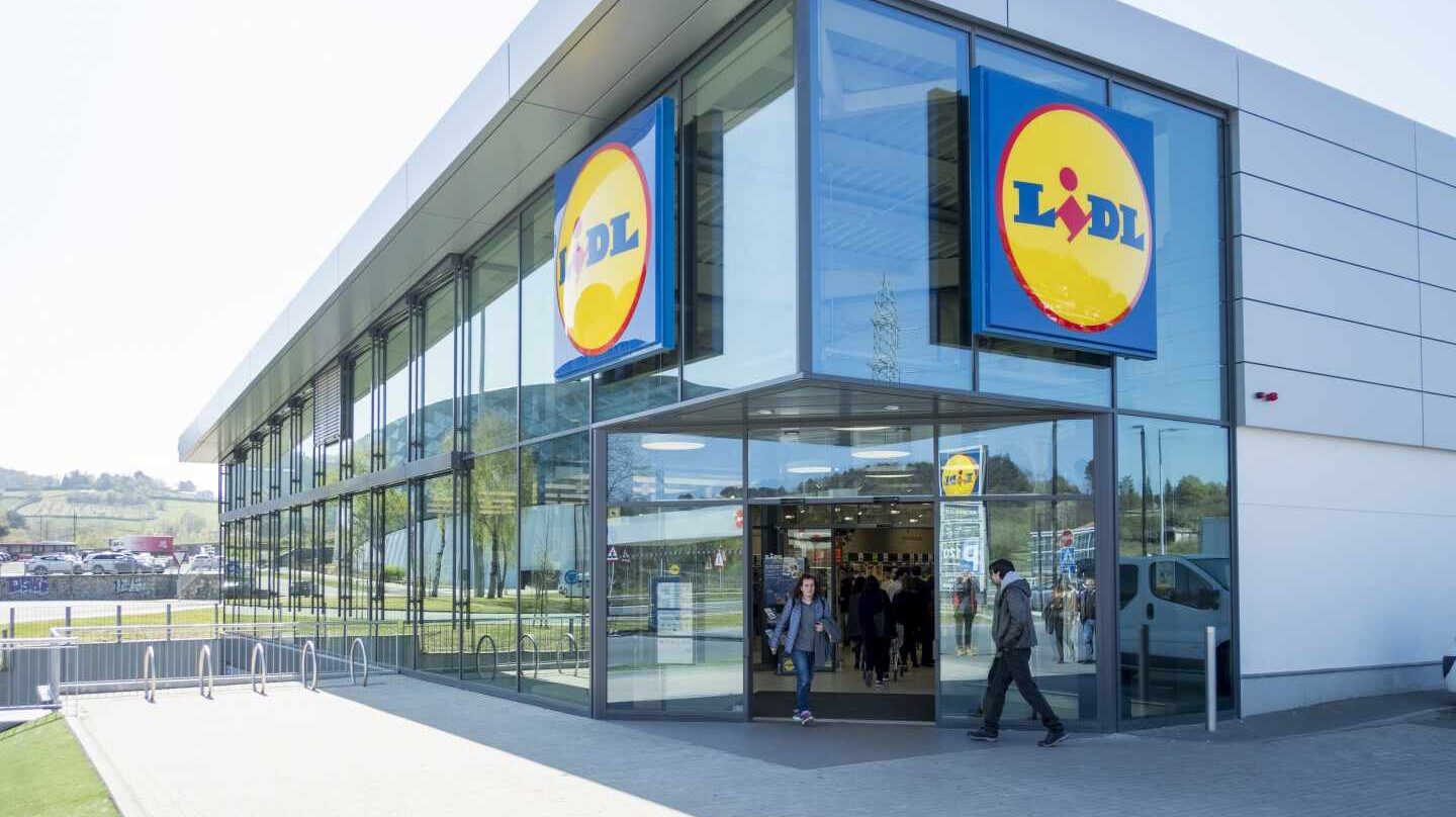 El nuevo éxito de Lidl es este toldo vela que cuesta menos de 20 euros