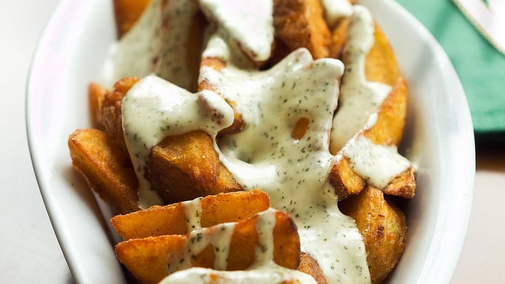 Estas patatas al cabrales están mucho más ricas que las bravas