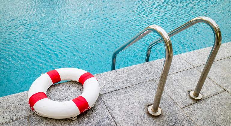 Los riesgos que tienen las piscinas públicas para tu salud
