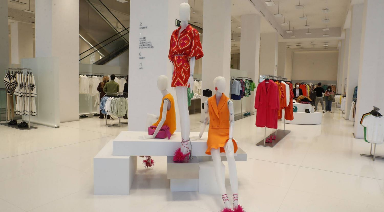 Zara tiene los vestidos de invitada más bonitos para triunfar en todas las bodas