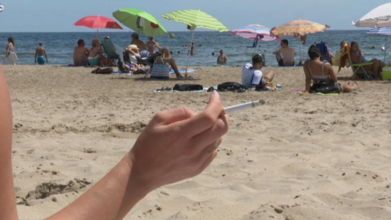 El problema de fumar en la playa