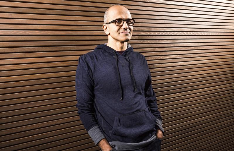 Microsoft recorta previsiones trimestrales por el impacto adverso de un dólar más fuerte