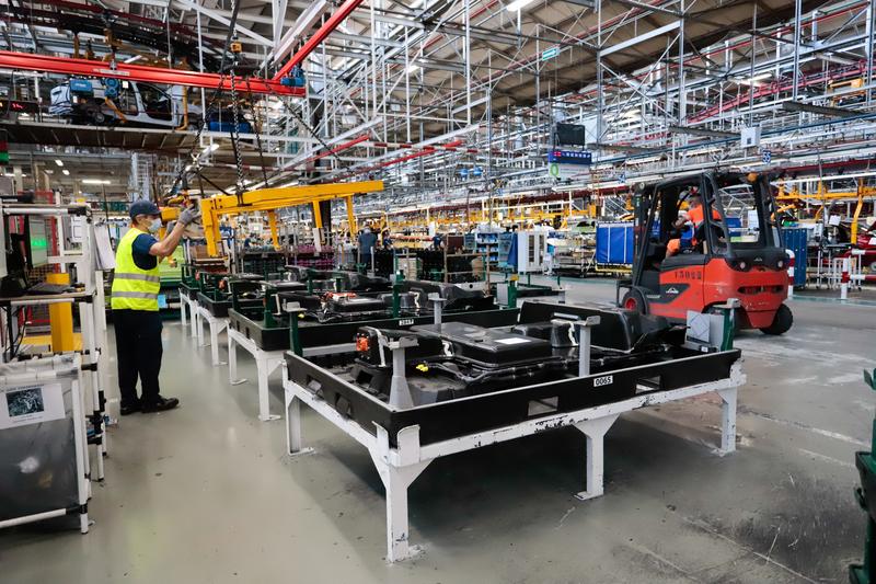 La producción industrial vuelve a descender después de cinco meses de tasas positivas