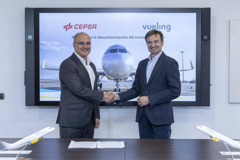 Cepsa y Vueling impulsan la descarbonización del transporte aéreo