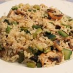 El arroz con espárragos y alcachofas que te hará odiar la paella