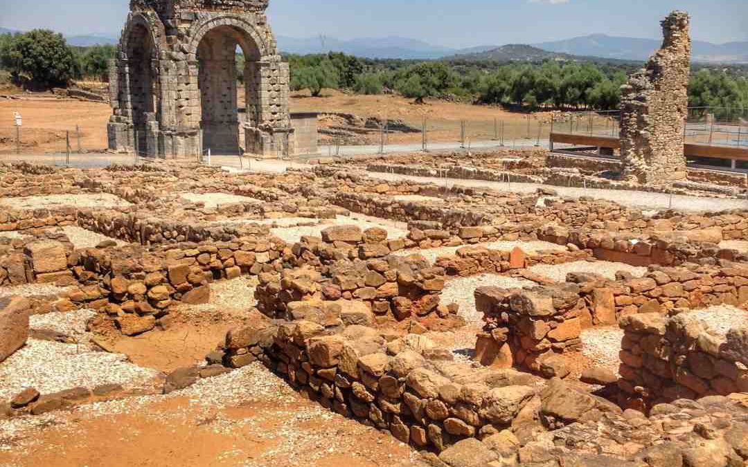 Caceres arco romano Caparra Merca2.es