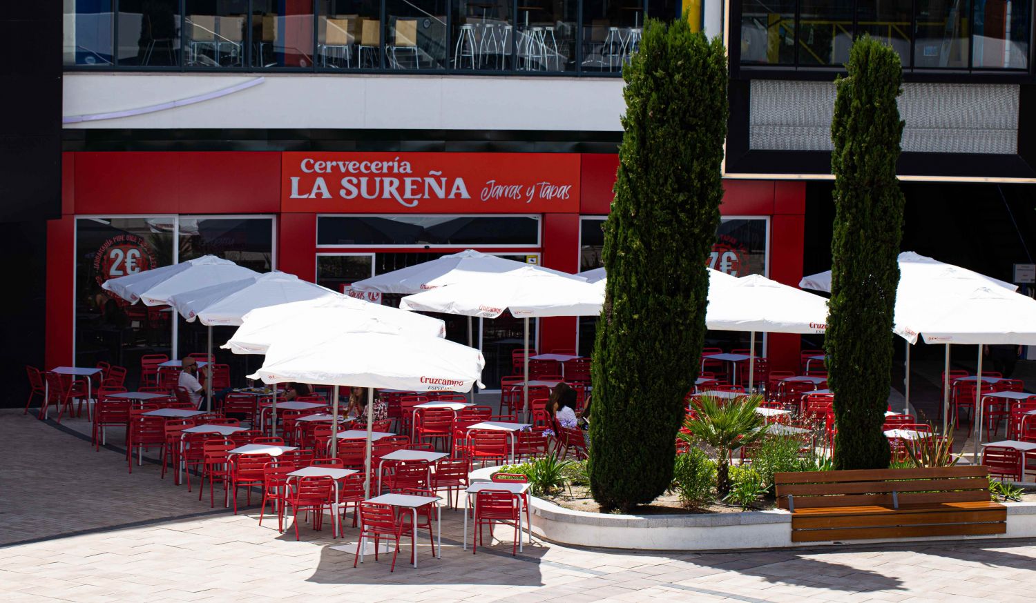 Cervecería La Sureña Jarras y Tapas: Restalia relanza su icónica marca