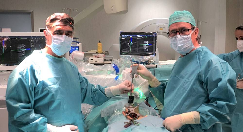 Revolucionario sistema robótico de máxima precisión para la cirugía de columna vertebral