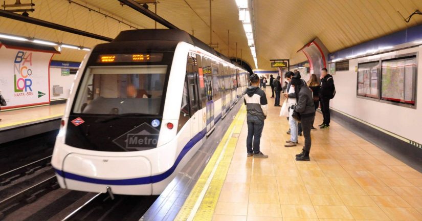 Tren de la serie 8000 del metro de Madrid en la estacion de Legazpi de la linea 6. Foto BY CC NC SA Miguel Bustos Merca2.es