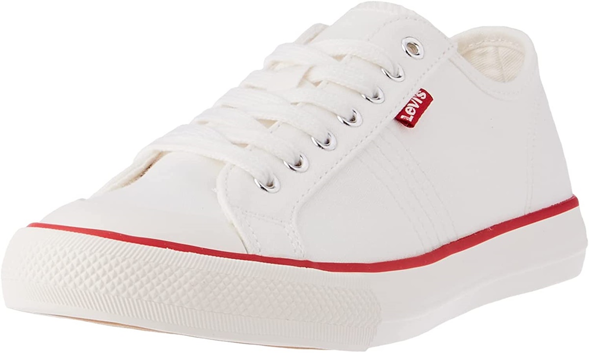 Levi’s Hernandez: las zapatillas de lona más buscadas en Amazon ahora con un 45% de descuento