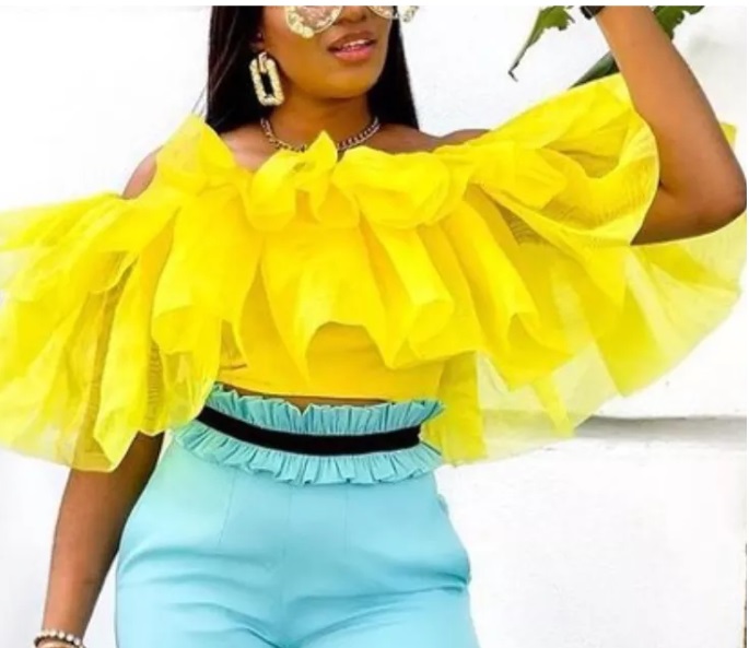 blusa volante de tul