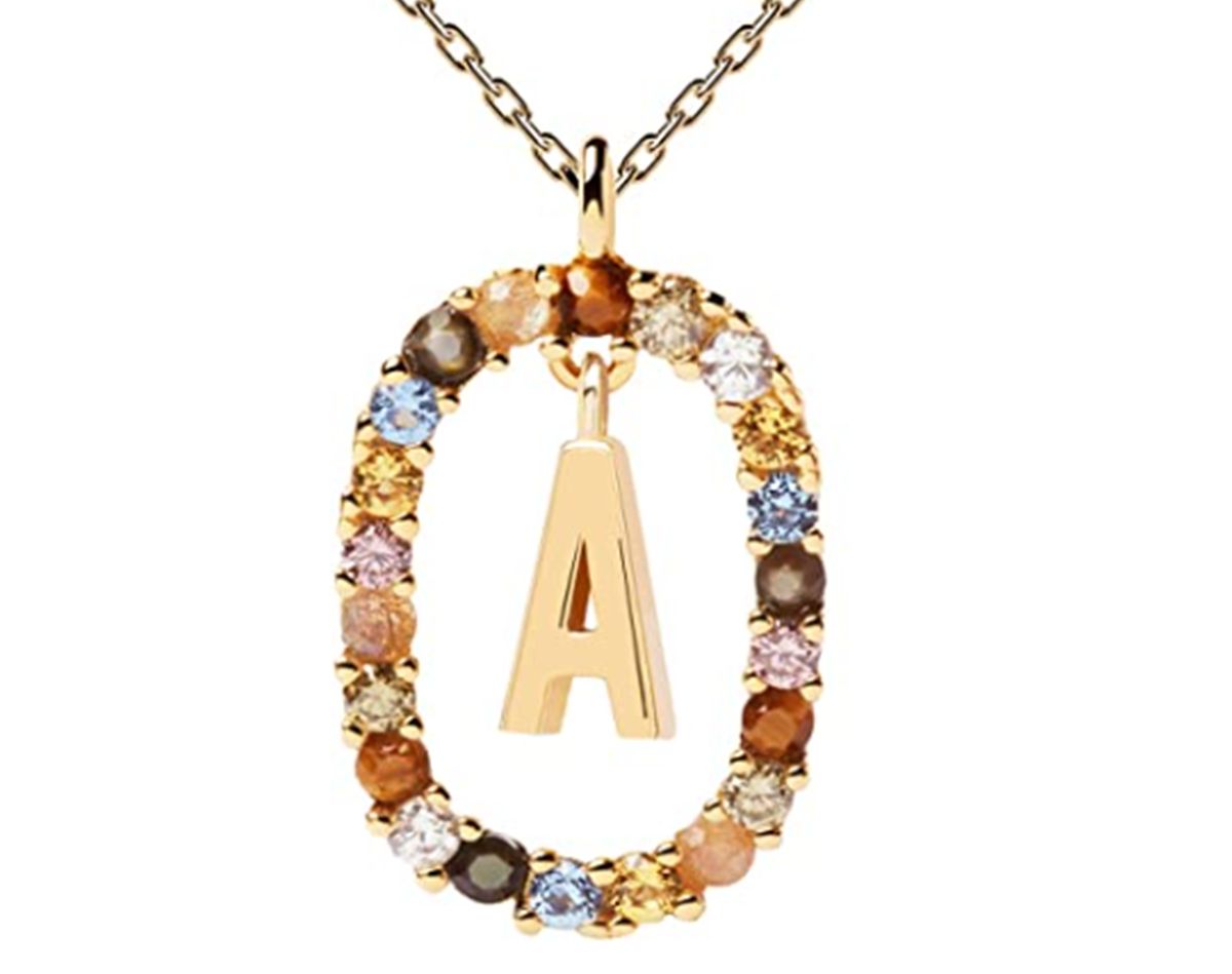 El collar de plata con piedras de colores de PDPAOLA y otras joyas tendencia este verano en Amazon