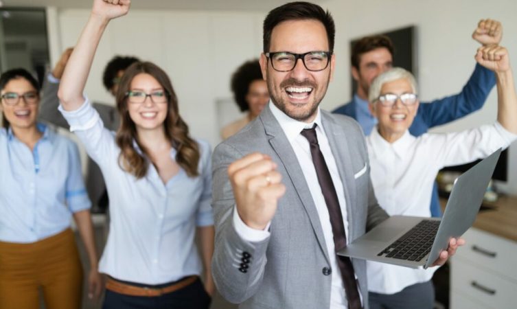 emprendedores felices exitosos 1024x612 1 Merca2.es