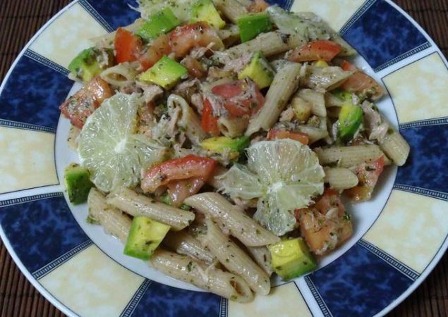 ensalada de pasta con aguacate y lima foto principal Merca2.es