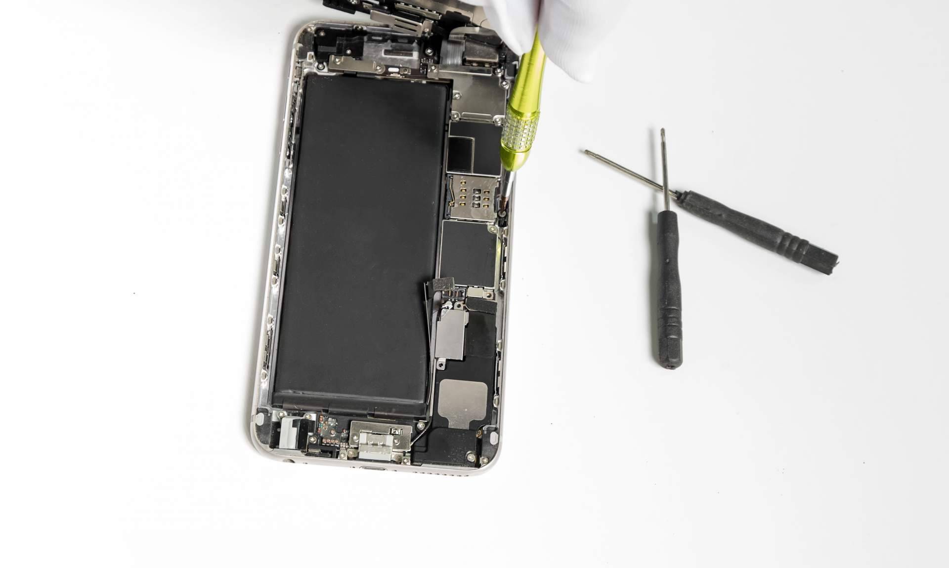 ¿Es barato reparar iPhones?, por InforMovil 2.0