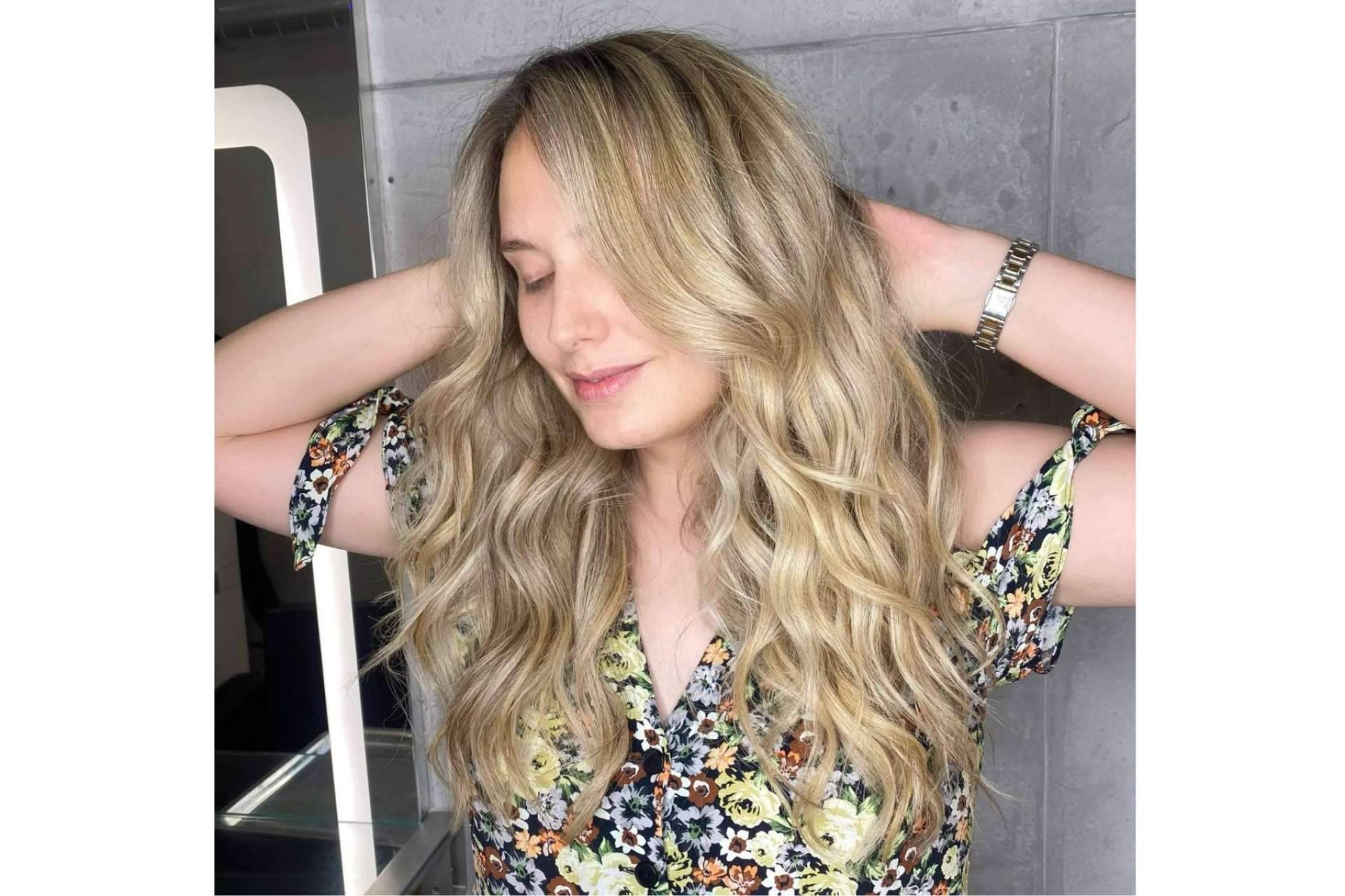 Cuidar el cabello con mechas en verano de la mano de DIM Salón